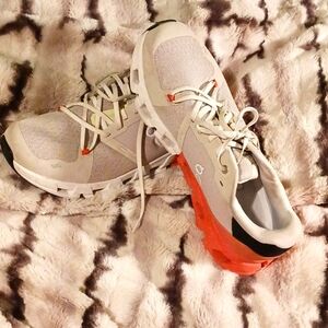 On cloud W11 cloud flyer